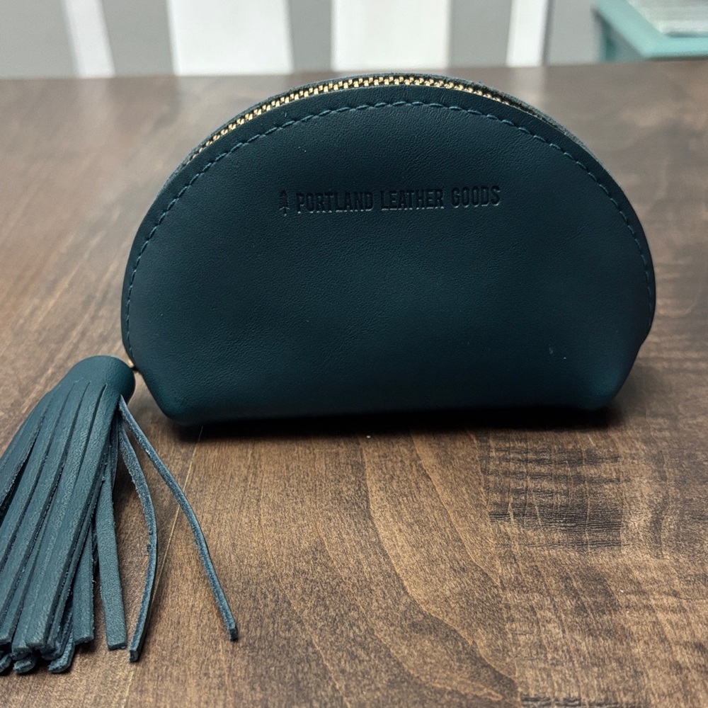 Portland Leather in maybe Caribbean? It’s a smooth leather, taco pouch.
